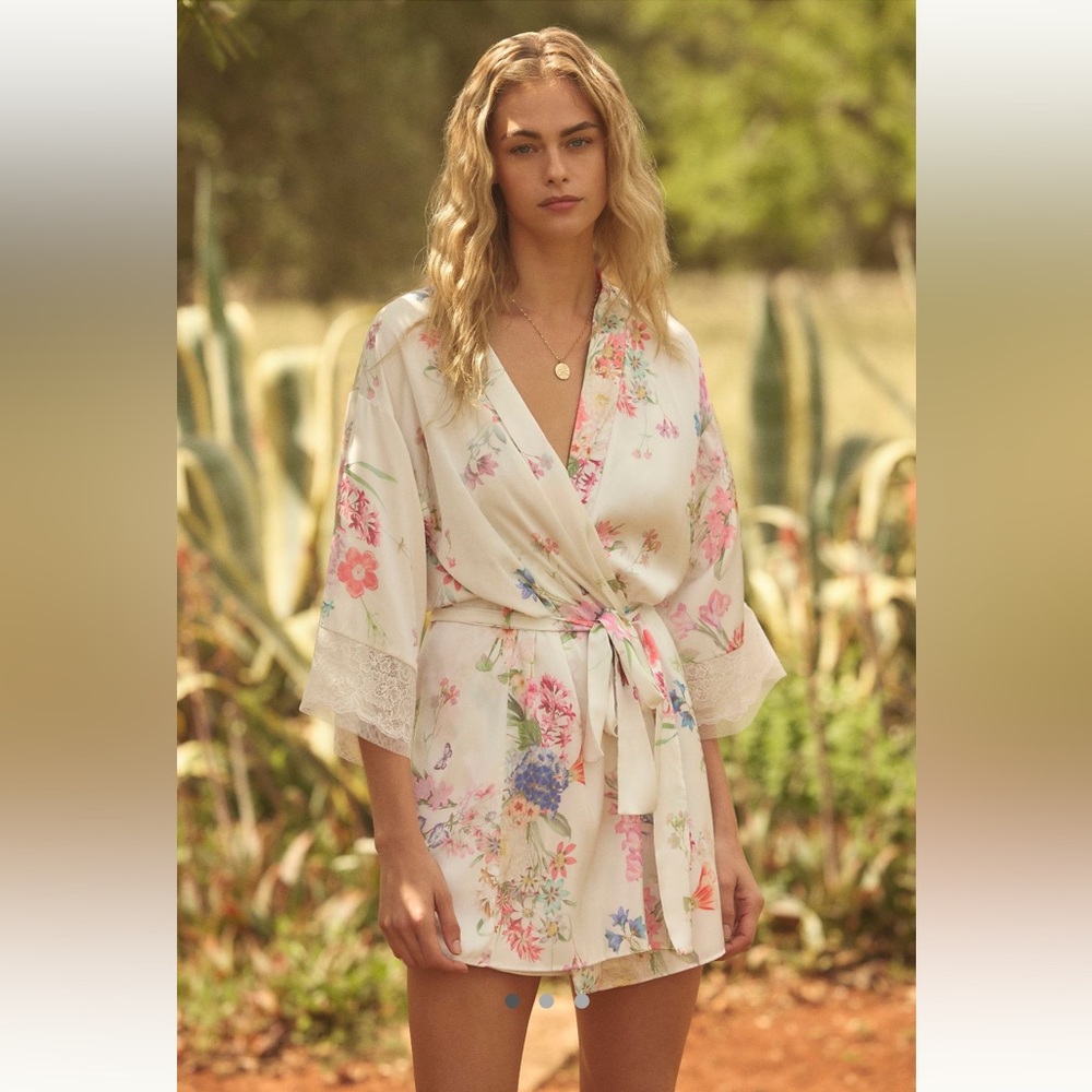 Anthropologie Flora Nikrooz Andrea Printed Lace-Trim Robe - Bridal Floral Satin